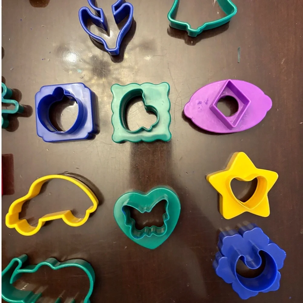 Lakeshore‎ Learning Dough Cutters Bucket 53 pieces Alphabet Numbers Shapes RA188